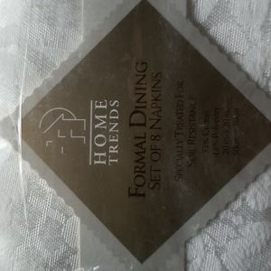 Formal Dining set of 8 Napkins New in Pkg